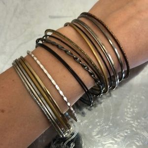 💥3 for $10💥 Vintage costume jewelry - bracelets